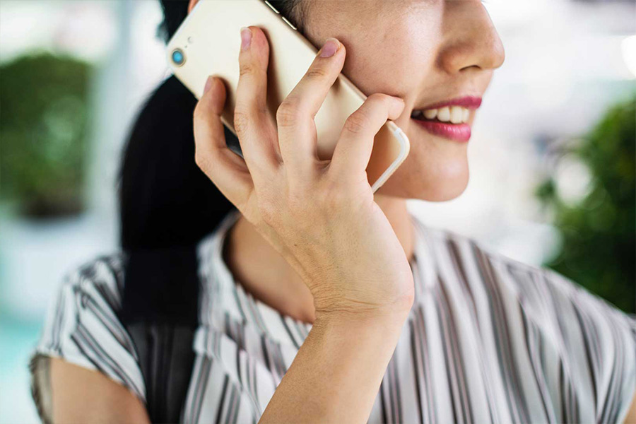 woman-talking-on-cellphone